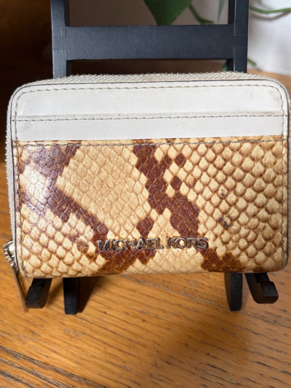 Michael Kors Jet Set Travel Wallet Embossed Snakeskin pattern Zip